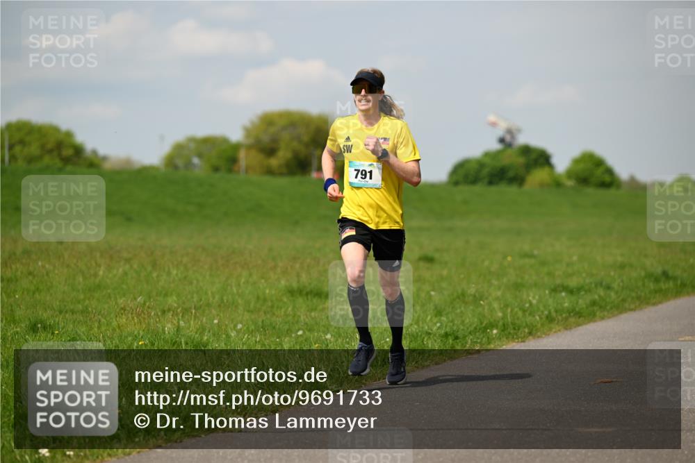 10.05.2026 - 8. Wedeler Halbmarathon Dr. Thomas Lammeyer http://msf.ph/oto/9691733 10.05.2026 11:14:11 Laufen 791 meine-sportfotos.de