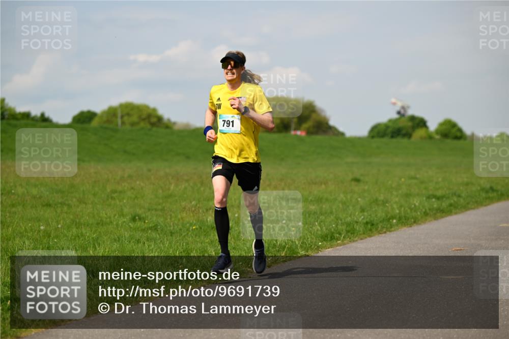 10.05.2026 - 8. Wedeler Halbmarathon Dr. Thomas Lammeyer http://msf.ph/oto/9691739 10.05.2026 11:14:12 Laufen 791 meine-sportfotos.de