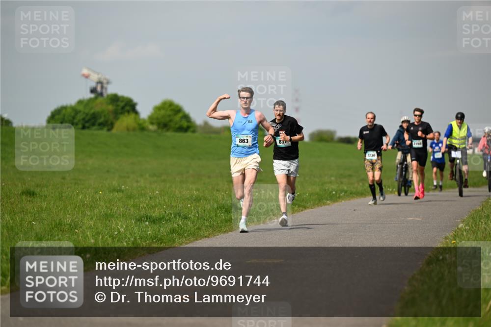 10.05.2026 - 8. Wedeler Halbmarathon Dr. Thomas Lammeyer http://msf.ph/oto/9691744 10.05.2026 11:14:13 Laufen 863, 837, 2236, 2198 meine-sportfotos.de