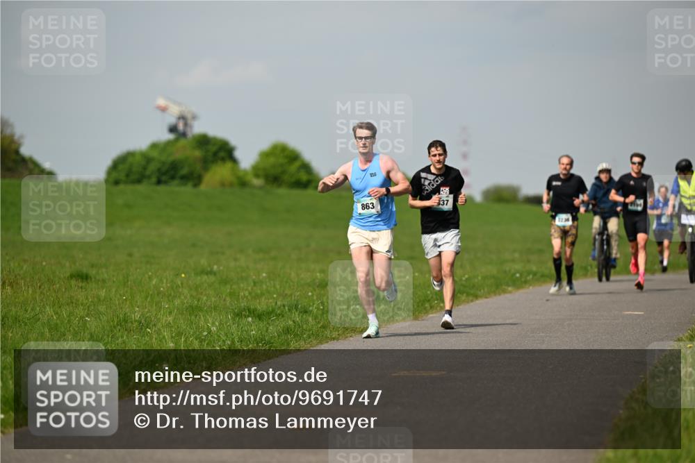10.05.2026 - 8. Wedeler Halbmarathon Dr. Thomas Lammeyer http://msf.ph/oto/9691747 10.05.2026 11:14:14 Laufen 863 meine-sportfotos.de