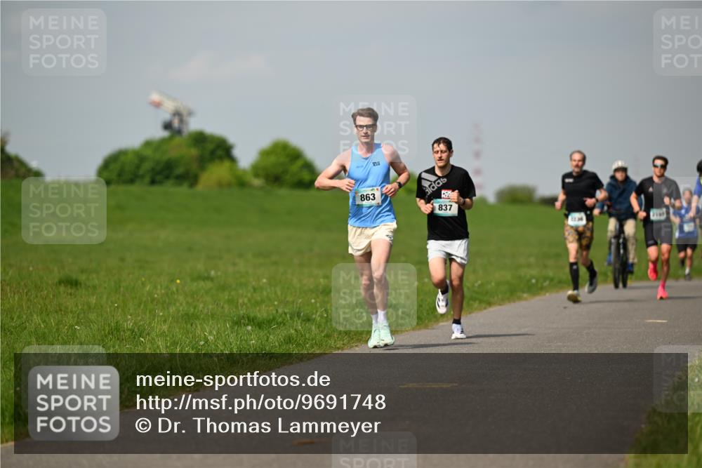 10.05.2026 - 8. Wedeler Halbmarathon Dr. Thomas Lammeyer http://msf.ph/oto/9691748 10.05.2026 11:14:14 Laufen 863, 837 meine-sportfotos.de