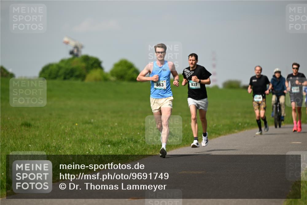 10.05.2026 - 8. Wedeler Halbmarathon Dr. Thomas Lammeyer http://msf.ph/oto/9691749 10.05.2026 11:14:14 Laufen 863, 837 meine-sportfotos.de