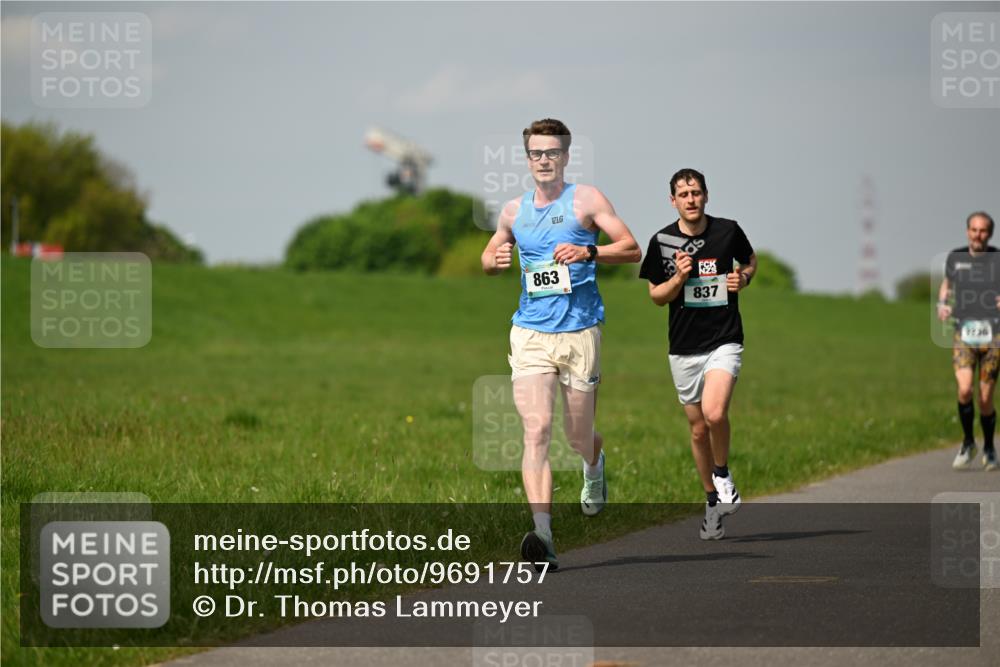 10.05.2026 - 8. Wedeler Halbmarathon Dr. Thomas Lammeyer http://msf.ph/oto/9691757 10.05.2026 11:14:15 Laufen 863, 837, 1236 meine-sportfotos.de