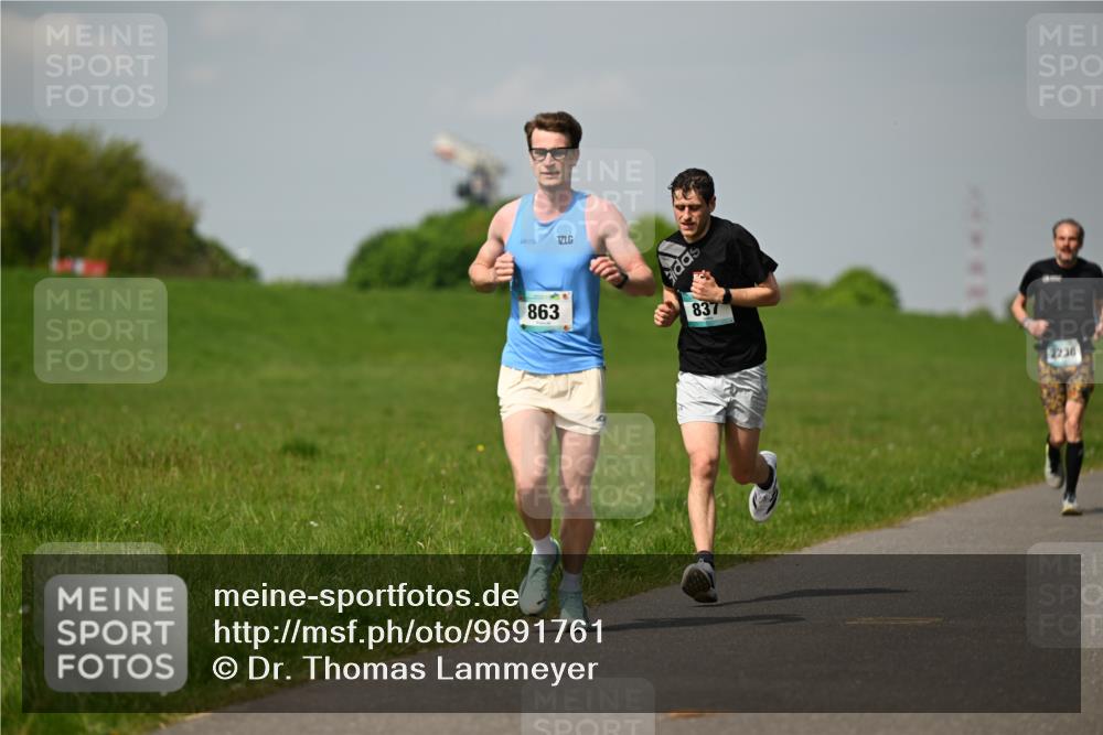 10.05.2026 - 8. Wedeler Halbmarathon Dr. Thomas Lammeyer http://msf.ph/oto/9691761 10.05.2026 11:14:16 Laufen 863, 837, 2236 meine-sportfotos.de