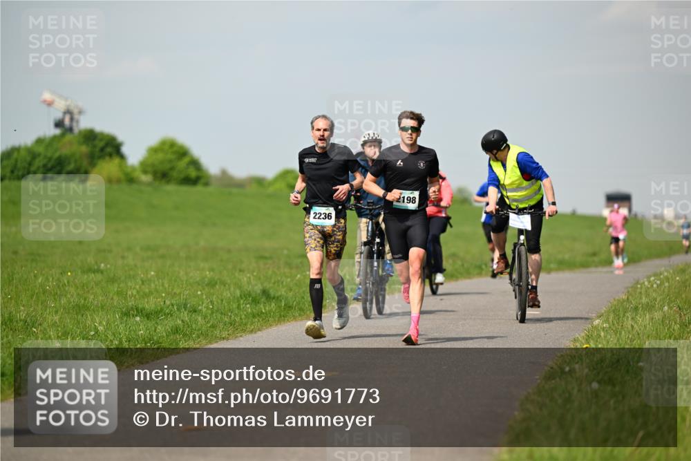 10.05.2026 - 8. Wedeler Halbmarathon Dr. Thomas Lammeyer http://msf.ph/oto/9691773 10.05.2026 11:14:18 Laufen 2236, 2198 meine-sportfotos.de