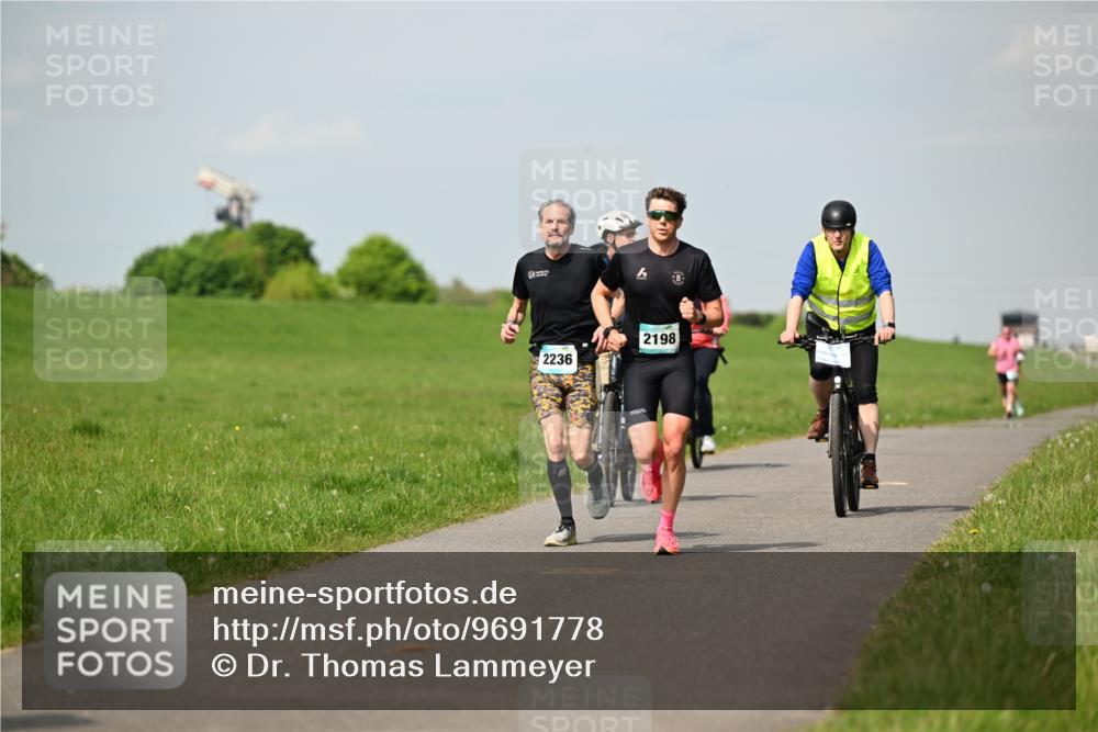 10.05.2026 - 8. Wedeler Halbmarathon Dr. Thomas Lammeyer http://msf.ph/oto/9691778 10.05.2026 11:14:19 Laufen 2236, 2198 meine-sportfotos.de