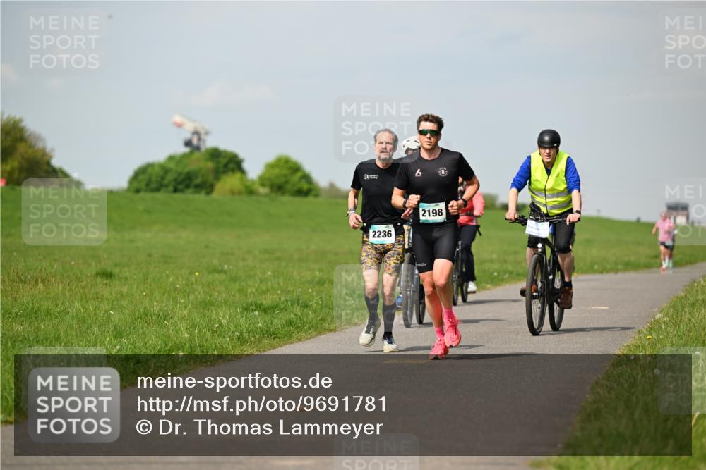 10.05.2026 - 8. Wedeler Halbmarathon Dr. Thomas Lammeyer http://msf.ph/oto/9691781 10.05.2026 11:14:19 Laufen 2236, 2198 meine-sportfotos.de