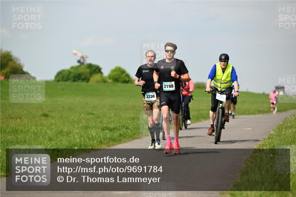 10.05.2026 - 8. Wedeler Halbmarathon Dr. Thomas Lammeyer http://msf.ph/oto/9691784 10.05.2026 11:14:19 Laufen 2236, 2198 meine-sportfotos.de