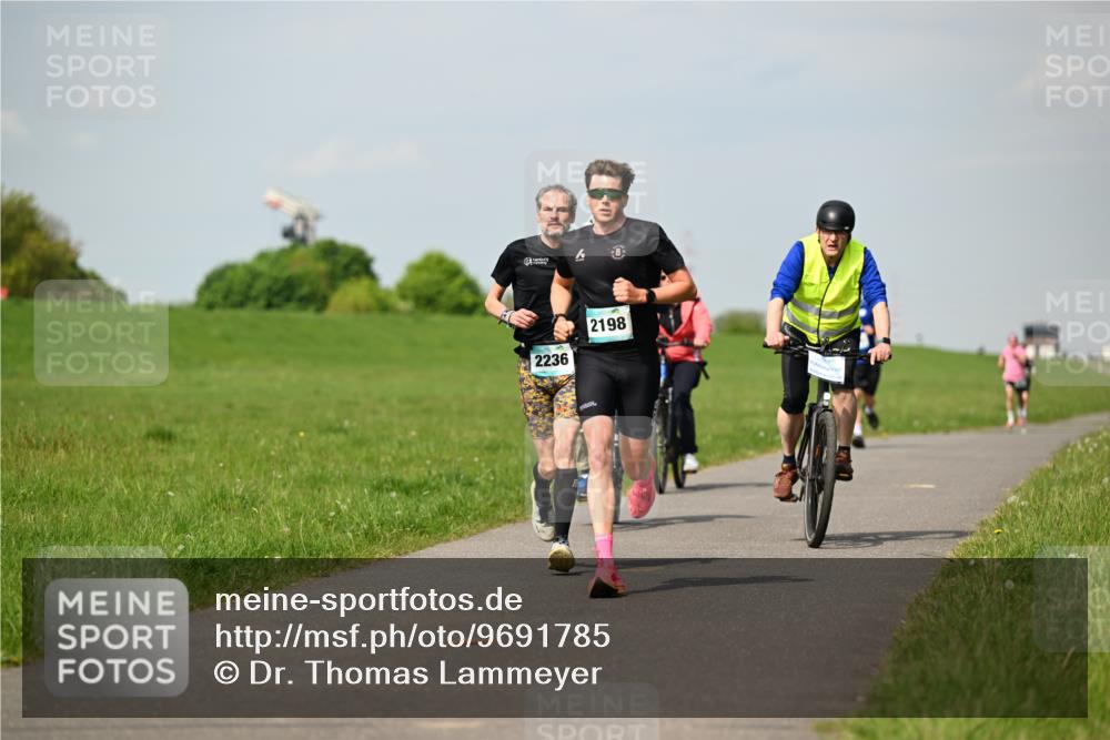 10.05.2026 - 8. Wedeler Halbmarathon Dr. Thomas Lammeyer http://msf.ph/oto/9691785 10.05.2026 11:14:20 Laufen 2236, 2198 meine-sportfotos.de