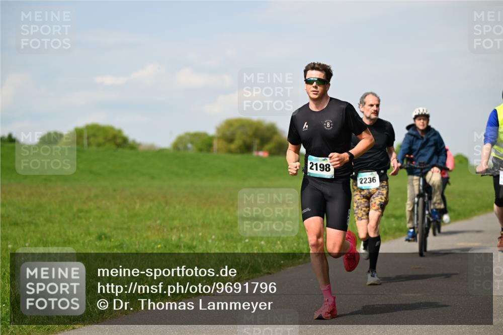10.05.2026 - 8. Wedeler Halbmarathon Dr. Thomas Lammeyer http://msf.ph/oto/9691796 10.05.2026 11:14:22 Laufen 2198, 2236 meine-sportfotos.de
