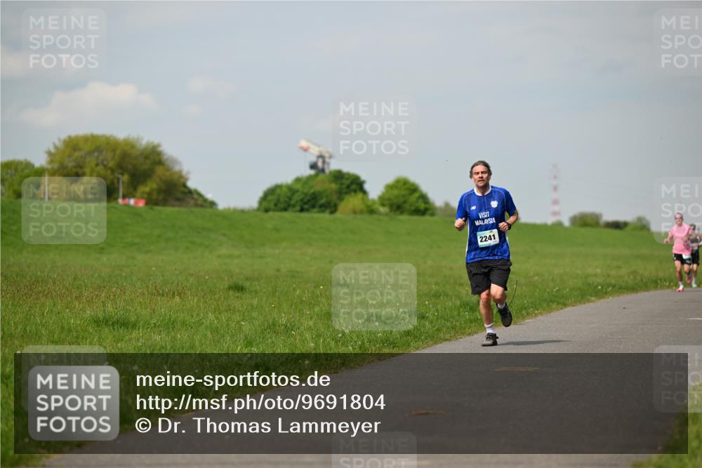 10.05.2026 - 8. Wedeler Halbmarathon Dr. Thomas Lammeyer http://msf.ph/oto/9691804 10.05.2026 11:14:26 Laufen 2241 meine-sportfotos.de