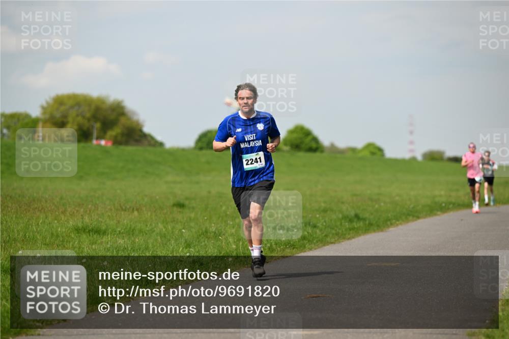 10.05.2026 - 8. Wedeler Halbmarathon Dr. Thomas Lammeyer http://msf.ph/oto/9691820 10.05.2026 11:14:28 Laufen 2241 meine-sportfotos.de