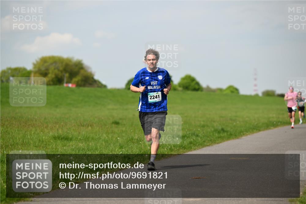 10.05.2026 - 8. Wedeler Halbmarathon Dr. Thomas Lammeyer http://msf.ph/oto/9691821 10.05.2026 11:14:28 Laufen 2241 meine-sportfotos.de
