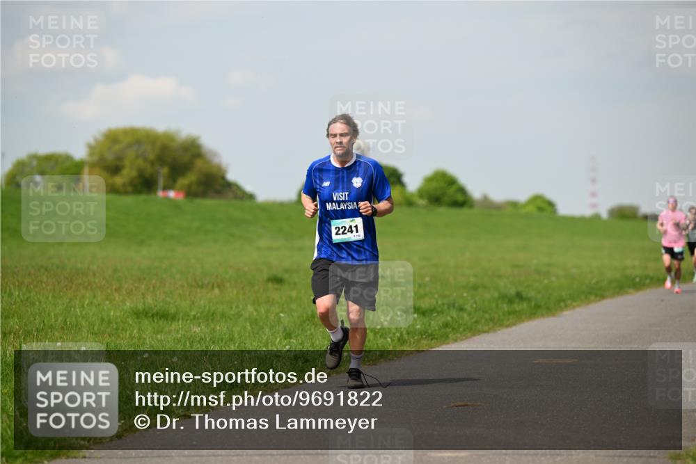 10.05.2026 - 8. Wedeler Halbmarathon Dr. Thomas Lammeyer http://msf.ph/oto/9691822 10.05.2026 11:14:28 Laufen 2241, 182 meine-sportfotos.de