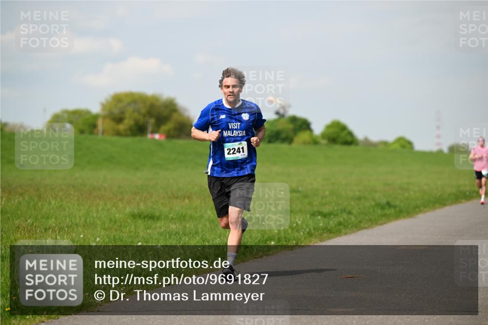 10.05.2026 - 8. Wedeler Halbmarathon Dr. Thomas Lammeyer http://msf.ph/oto/9691827 10.05.2026 11:14:29 Laufen 2241, 182 meine-sportfotos.de