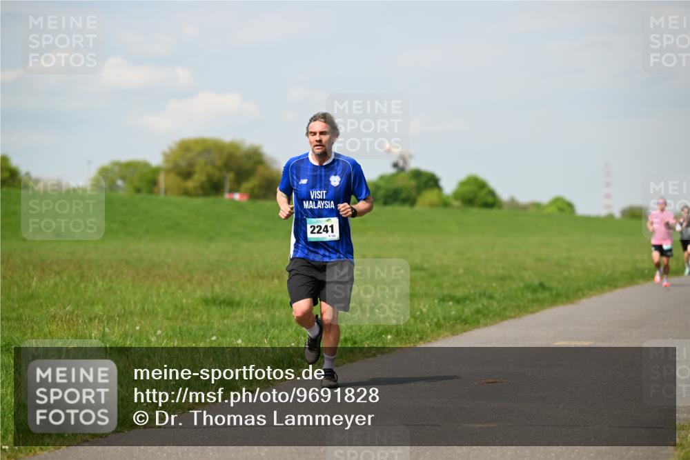 10.05.2026 - 8. Wedeler Halbmarathon Dr. Thomas Lammeyer http://msf.ph/oto/9691828 10.05.2026 11:14:29 Laufen 2241, 1821 meine-sportfotos.de