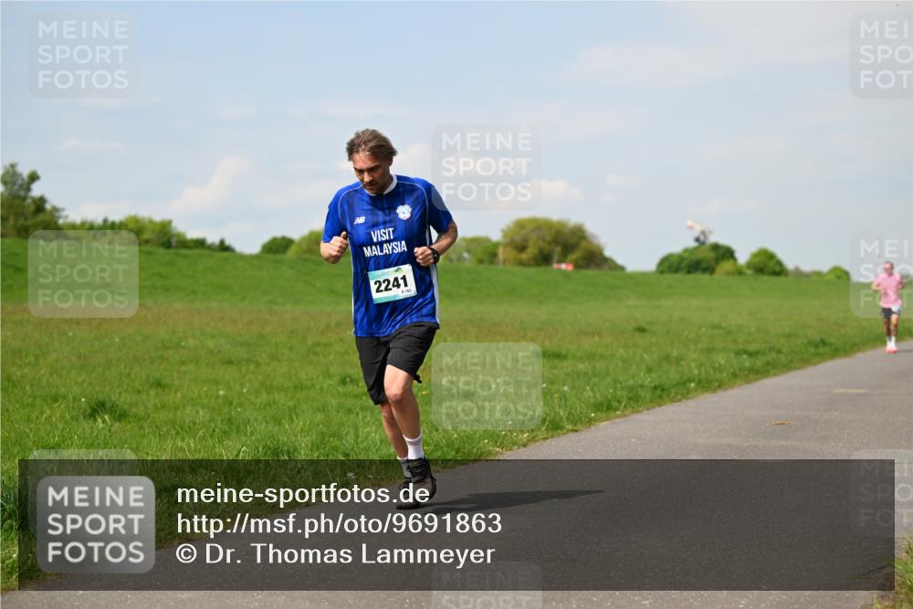 10.05.2026 - 8. Wedeler Halbmarathon Dr. Thomas Lammeyer http://msf.ph/oto/9691863 10.05.2026 11:14:31 Laufen 2241, 182 meine-sportfotos.de