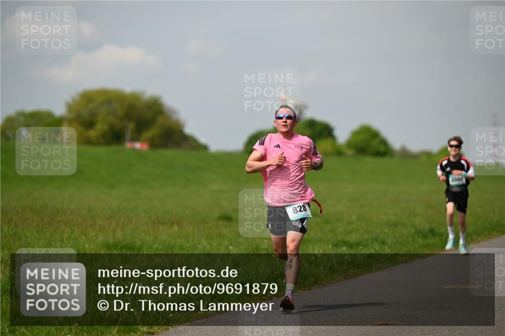 10.05.2026 - 8. Wedeler Halbmarathon Dr. Thomas Lammeyer http://msf.ph/oto/9691879 10.05.2026 11:14:35 Laufen 828 meine-sportfotos.de