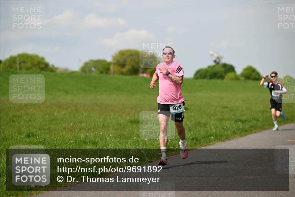 10.05.2026 - 8. Wedeler Halbmarathon Dr. Thomas Lammeyer http://msf.ph/oto/9691892 10.05.2026 11:14:36 Laufen 828 meine-sportfotos.de
