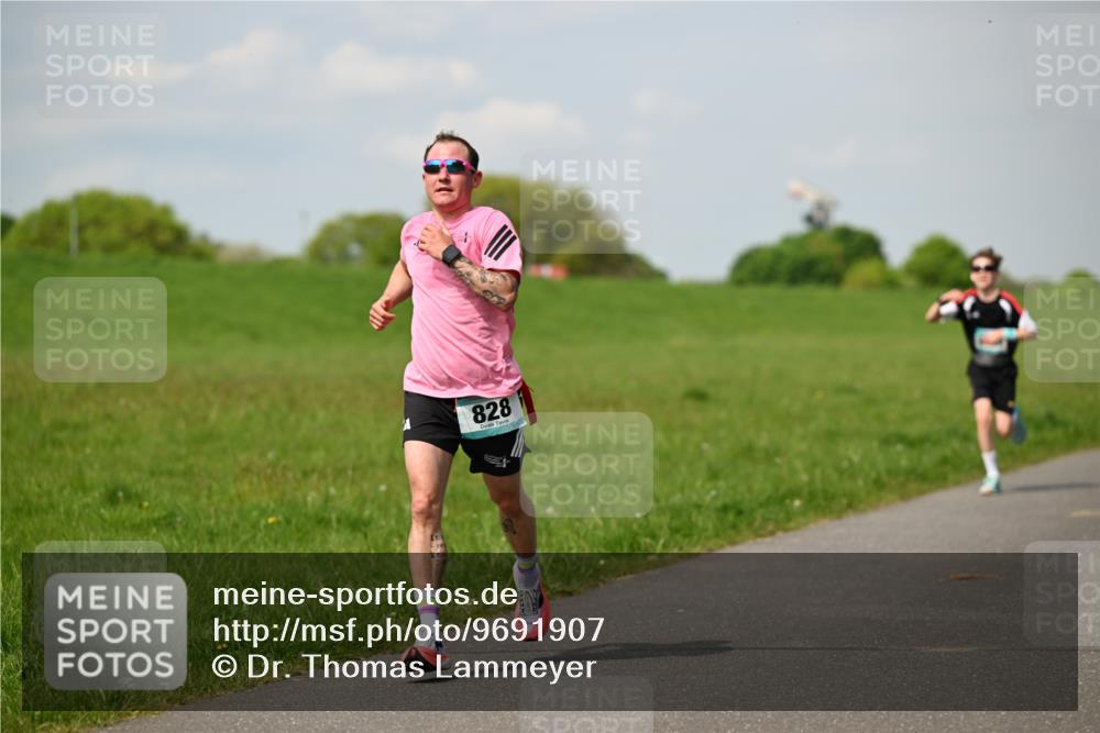 10.05.2026 - 8. Wedeler Halbmarathon Dr. Thomas Lammeyer http://msf.ph/oto/9691907 10.05.2026 11:14:37 Laufen 828 meine-sportfotos.de