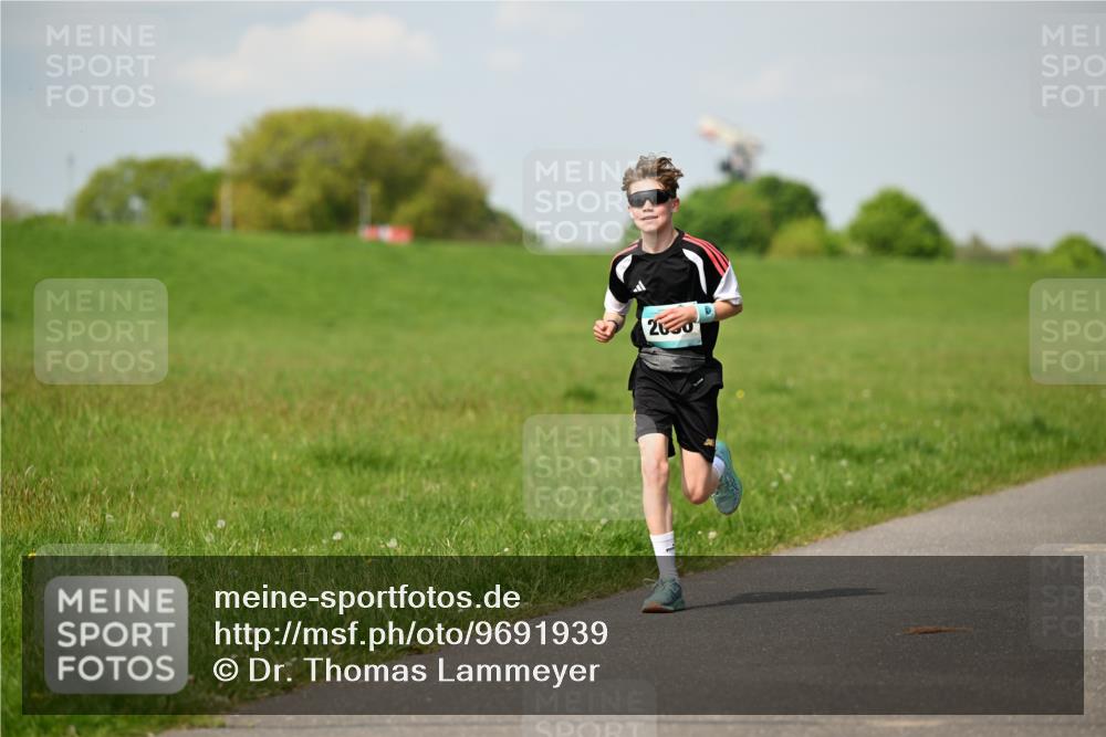 10.05.2026 - 8. Wedeler Halbmarathon Dr. Thomas Lammeyer http://msf.ph/oto/9691939 10.05.2026 11:14:39 Laufen  meine-sportfotos.de
