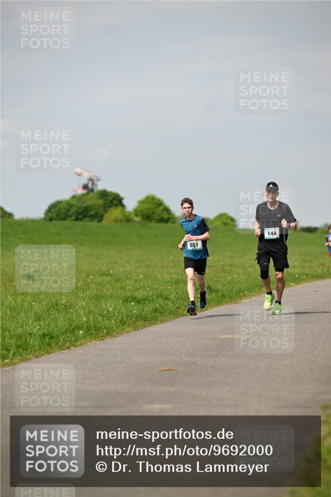 10.05.2026 - 8. Wedeler Halbmarathon Dr. Thomas Lammeyer http://msf.ph/oto/9692000 10.05.2026 11:14:51 Laufen 551, 144 meine-sportfotos.de