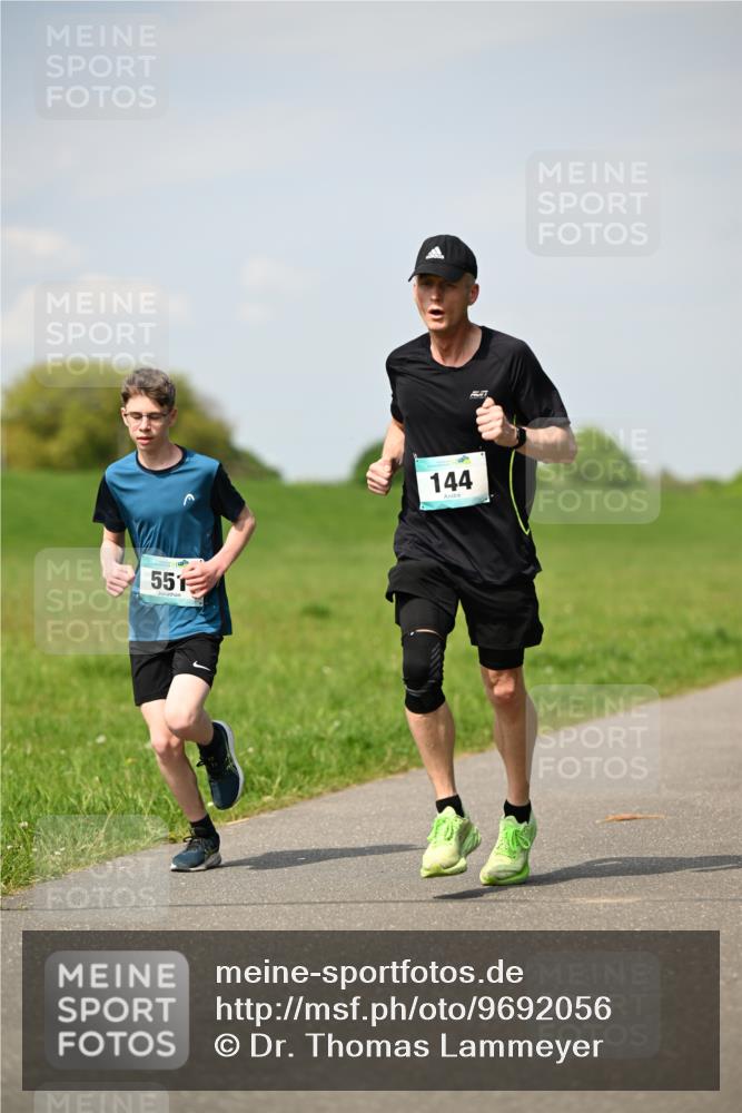 10.05.2026 - 8. Wedeler Halbmarathon Dr. Thomas Lammeyer http://msf.ph/oto/9692056 10.05.2026 11:14:55 Laufen 551, 144 meine-sportfotos.de