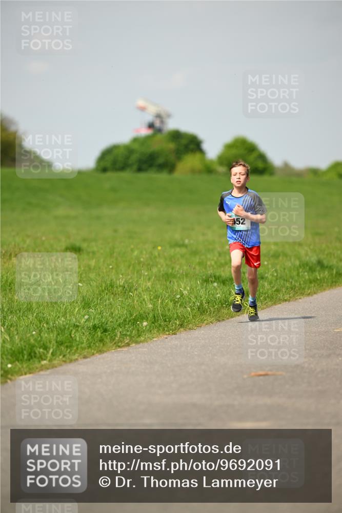10.05.2026 - 8. Wedeler Halbmarathon Dr. Thomas Lammeyer http://msf.ph/oto/9692091 10.05.2026 11:15:00 Laufen  meine-sportfotos.de