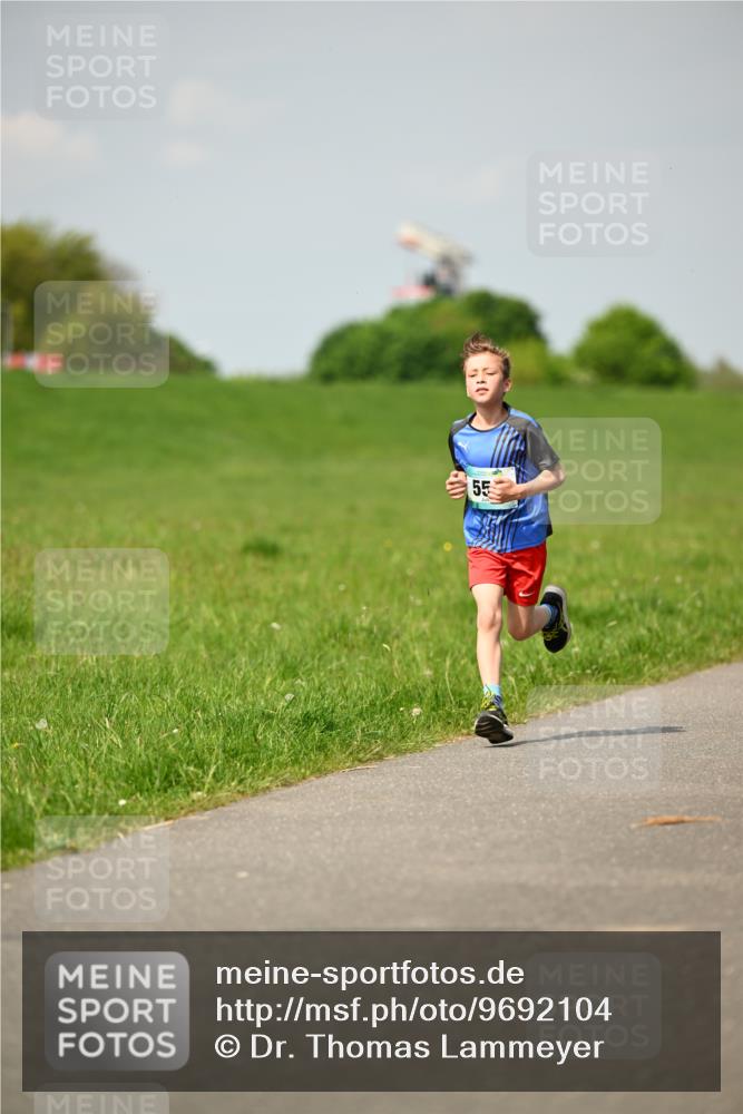 10.05.2026 - 8. Wedeler Halbmarathon Dr. Thomas Lammeyer http://msf.ph/oto/9692104 10.05.2026 11:15:01 Laufen  meine-sportfotos.de