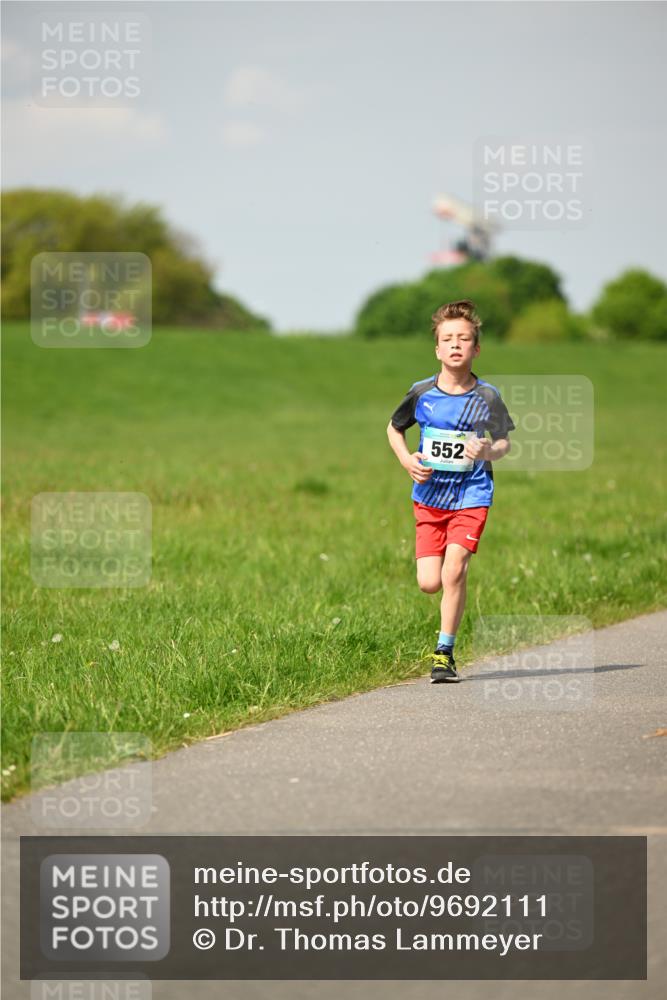 10.05.2026 - 8. Wedeler Halbmarathon Dr. Thomas Lammeyer http://msf.ph/oto/9692111 10.05.2026 11:15:01 Laufen 552 meine-sportfotos.de