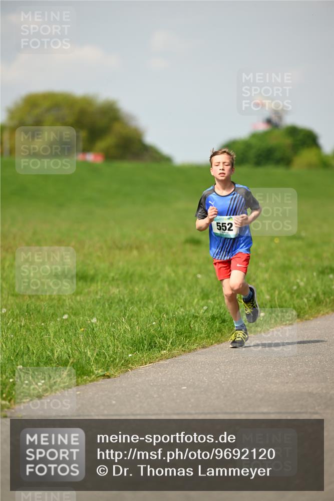 10.05.2026 - 8. Wedeler Halbmarathon Dr. Thomas Lammeyer http://msf.ph/oto/9692120 10.05.2026 11:15:01 Laufen 552 meine-sportfotos.de