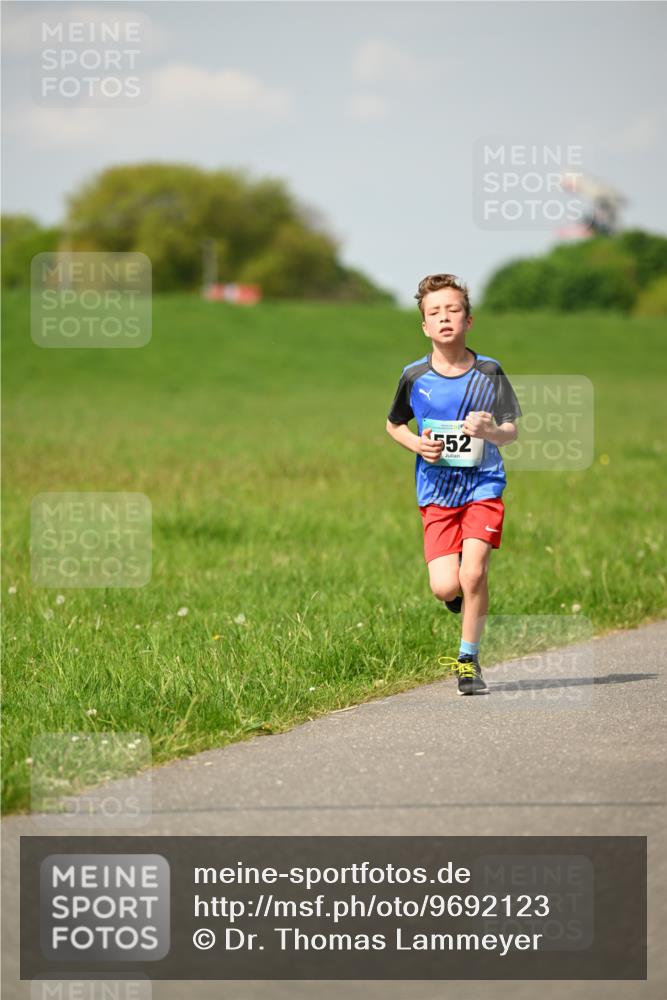10.05.2026 - 8. Wedeler Halbmarathon Dr. Thomas Lammeyer http://msf.ph/oto/9692123 10.05.2026 11:15:02 Laufen 552 meine-sportfotos.de