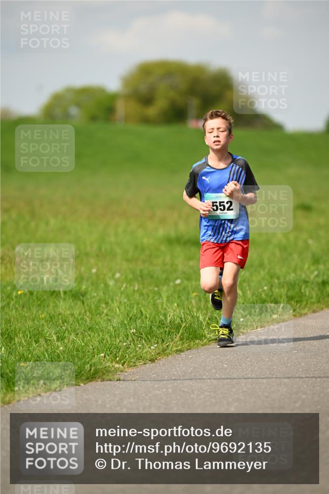 10.05.2026 - 8. Wedeler Halbmarathon Dr. Thomas Lammeyer http://msf.ph/oto/9692135 10.05.2026 11:15:02 Laufen 552 meine-sportfotos.de