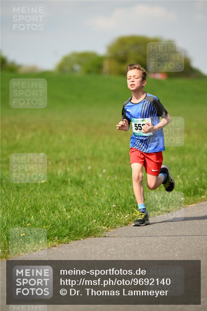 10.05.2026 - 8. Wedeler Halbmarathon Dr. Thomas Lammeyer http://msf.ph/oto/9692140 10.05.2026 11:15:03 Laufen  meine-sportfotos.de