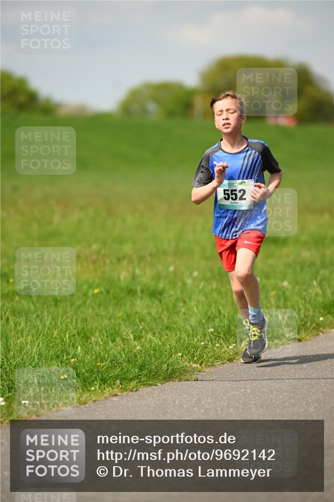 10.05.2026 - 8. Wedeler Halbmarathon Dr. Thomas Lammeyer http://msf.ph/oto/9692142 10.05.2026 11:15:03 Laufen 552 meine-sportfotos.de