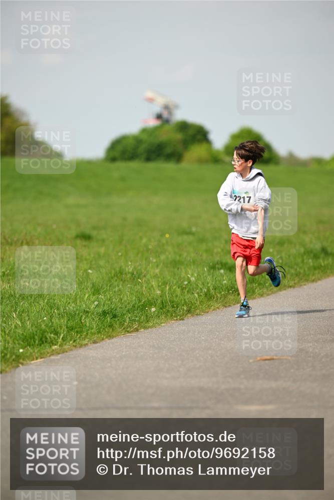 10.05.2026 - 8. Wedeler Halbmarathon Dr. Thomas Lammeyer http://msf.ph/oto/9692158 10.05.2026 11:15:10 Laufen 2217 meine-sportfotos.de