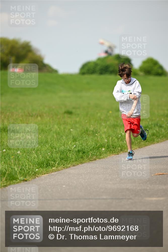 10.05.2026 - 8. Wedeler Halbmarathon Dr. Thomas Lammeyer http://msf.ph/oto/9692168 10.05.2026 11:15:11 Laufen  meine-sportfotos.de
