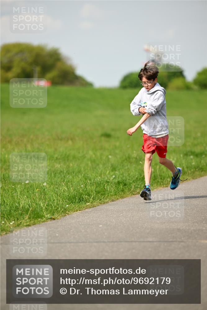 10.05.2026 - 8. Wedeler Halbmarathon Dr. Thomas Lammeyer http://msf.ph/oto/9692179 10.05.2026 11:15:11 Laufen  meine-sportfotos.de