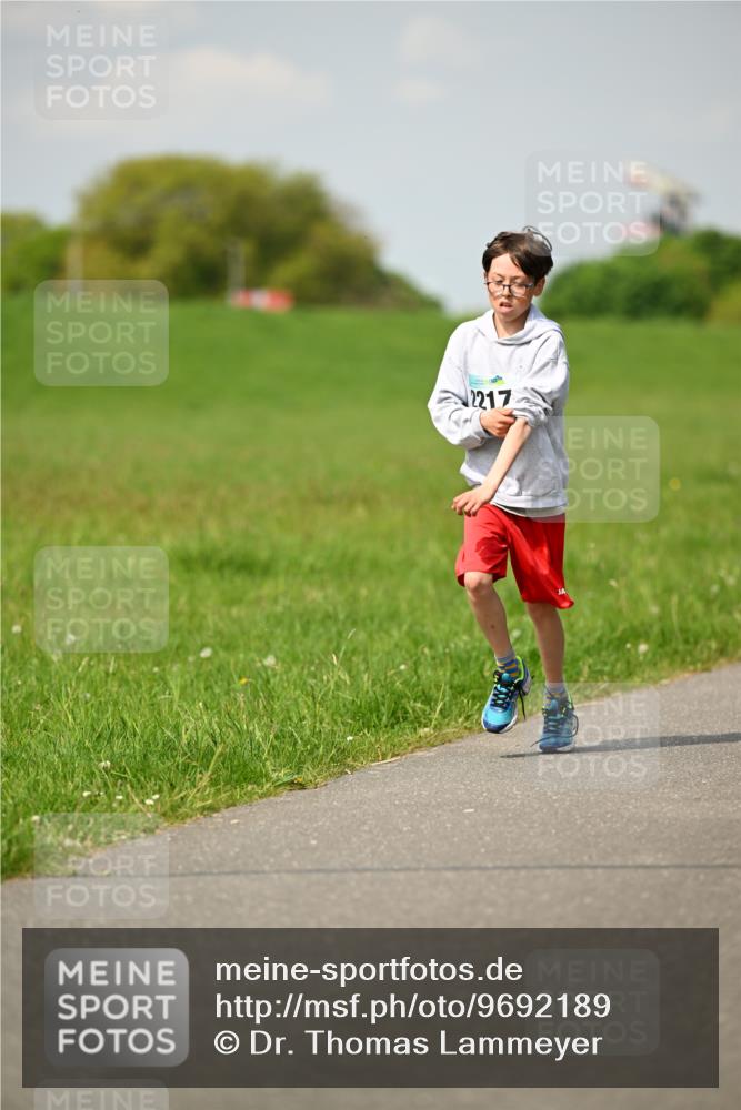10.05.2026 - 8. Wedeler Halbmarathon Dr. Thomas Lammeyer http://msf.ph/oto/9692189 10.05.2026 11:15:12 Laufen 2217 meine-sportfotos.de