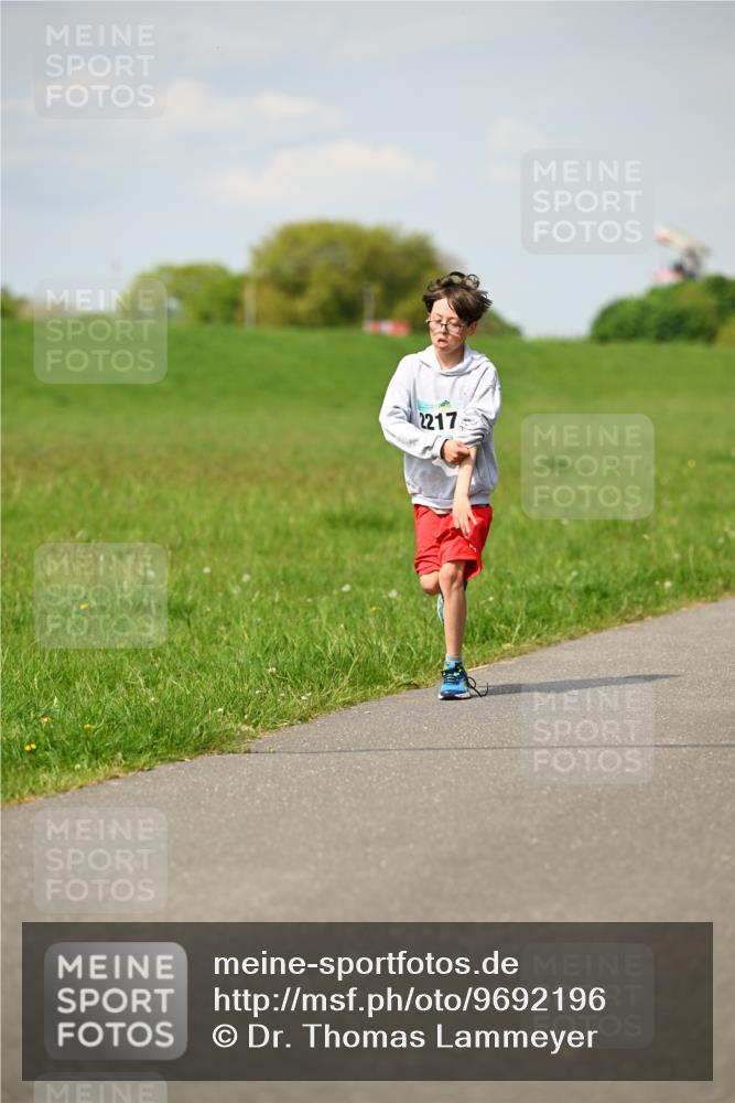 10.05.2026 - 8. Wedeler Halbmarathon Dr. Thomas Lammeyer http://msf.ph/oto/9692196 10.05.2026 11:15:13 Laufen 2217 meine-sportfotos.de