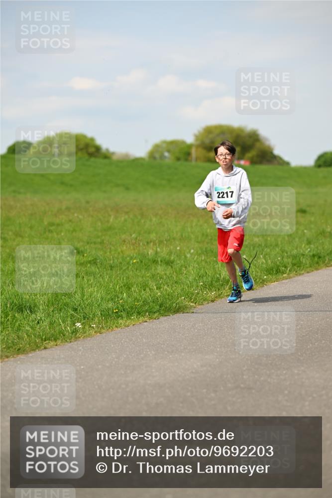 10.05.2026 - 8. Wedeler Halbmarathon Dr. Thomas Lammeyer http://msf.ph/oto/9692203 10.05.2026 11:15:13 Laufen 2217 meine-sportfotos.de