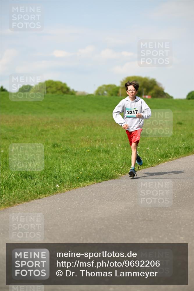 10.05.2026 - 8. Wedeler Halbmarathon Dr. Thomas Lammeyer http://msf.ph/oto/9692206 10.05.2026 11:15:13 Laufen 2217 meine-sportfotos.de