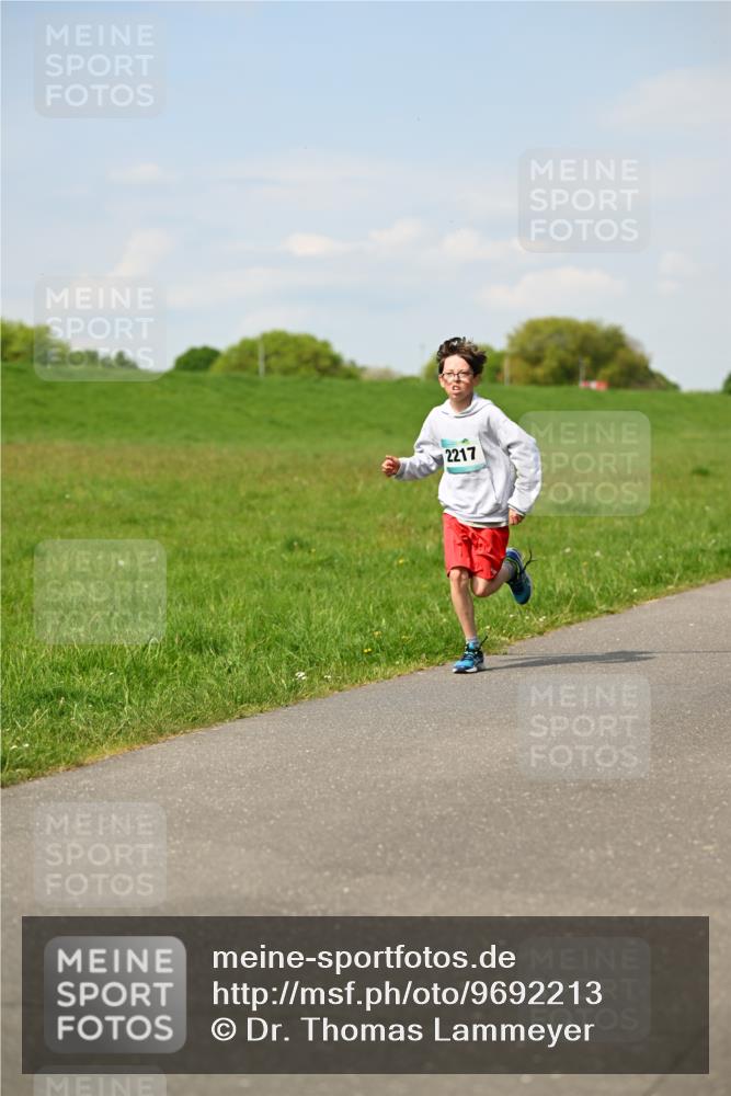 10.05.2026 - 8. Wedeler Halbmarathon Dr. Thomas Lammeyer http://msf.ph/oto/9692213 10.05.2026 11:15:13 Laufen 2217 meine-sportfotos.de