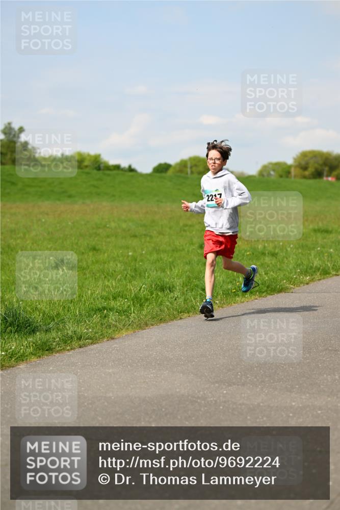 10.05.2026 - 8. Wedeler Halbmarathon Dr. Thomas Lammeyer http://msf.ph/oto/9692224 10.05.2026 11:15:14 Laufen 2217 meine-sportfotos.de