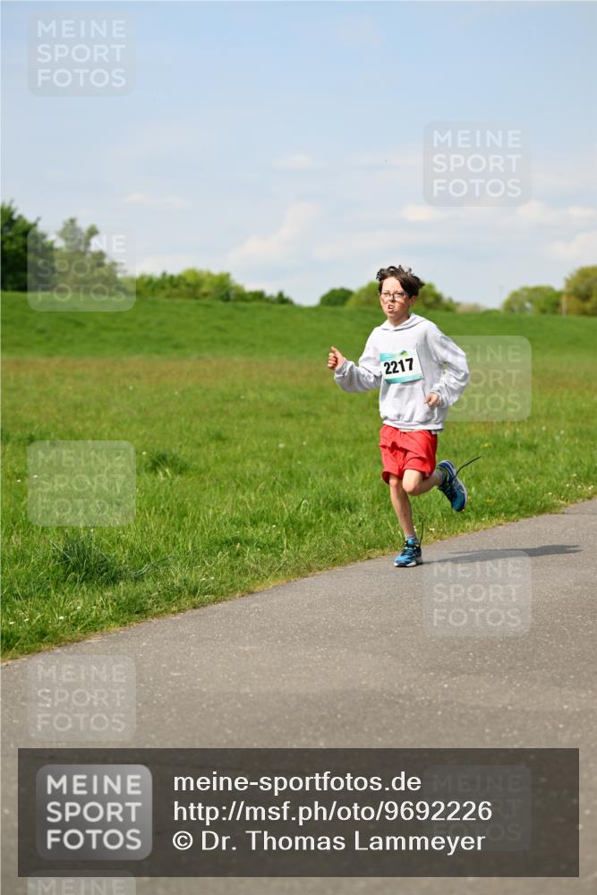 10.05.2026 - 8. Wedeler Halbmarathon Dr. Thomas Lammeyer http://msf.ph/oto/9692226 10.05.2026 11:15:14 Laufen 2217 meine-sportfotos.de