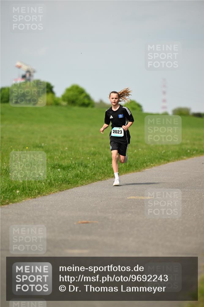 10.05.2026 - 8. Wedeler Halbmarathon Dr. Thomas Lammeyer http://msf.ph/oto/9692243 10.05.2026 11:15:26 Laufen 2023 meine-sportfotos.de