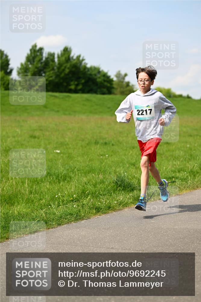 10.05.2026 - 8. Wedeler Halbmarathon Dr. Thomas Lammeyer http://msf.ph/oto/9692245 10.05.2026 11:15:15 Laufen 2217 meine-sportfotos.de