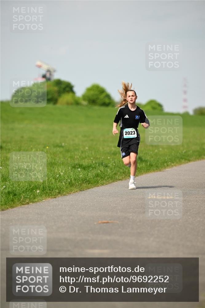 10.05.2026 - 8. Wedeler Halbmarathon Dr. Thomas Lammeyer http://msf.ph/oto/9692252 10.05.2026 11:15:26 Laufen 2023 meine-sportfotos.de