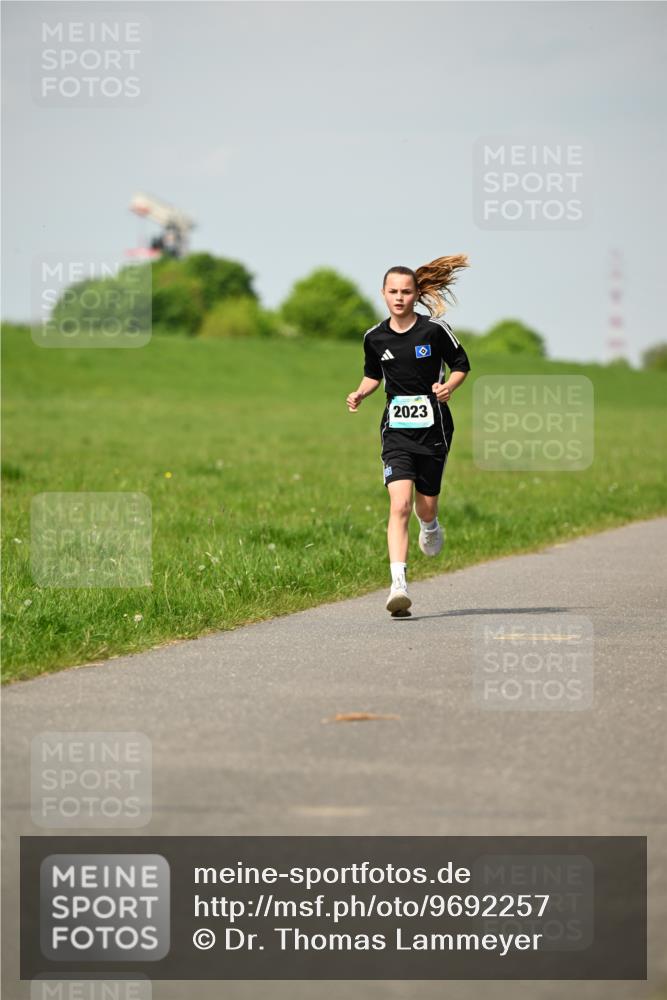 10.05.2026 - 8. Wedeler Halbmarathon Dr. Thomas Lammeyer http://msf.ph/oto/9692257 10.05.2026 11:15:27 Laufen 2023 meine-sportfotos.de