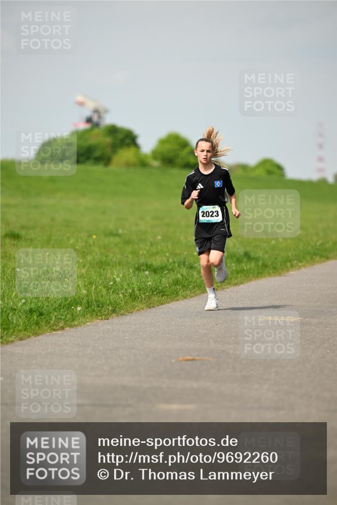 10.05.2026 - 8. Wedeler Halbmarathon Dr. Thomas Lammeyer http://msf.ph/oto/9692260 10.05.2026 11:15:27 Laufen 2023 meine-sportfotos.de